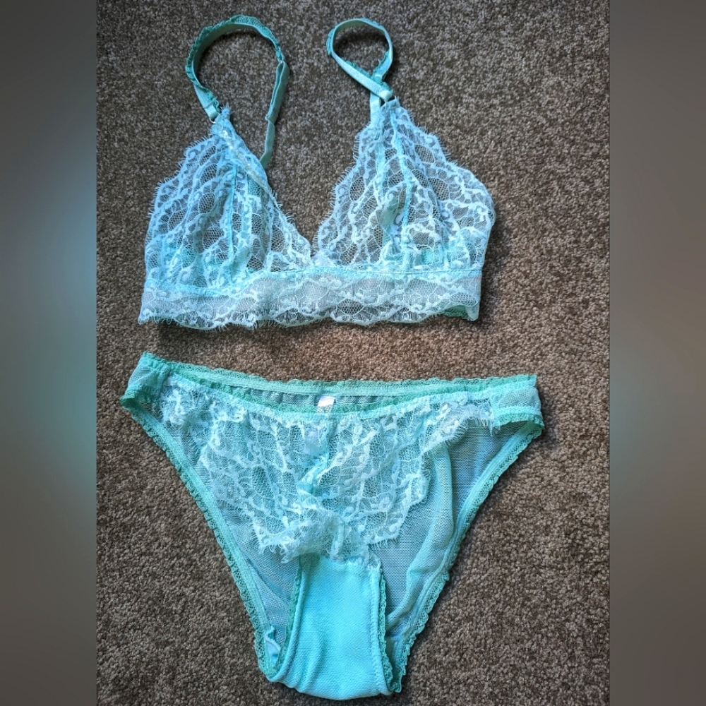 Lonely Lingerie Bra and Underwear set